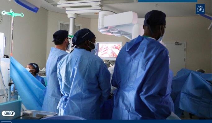 Angola realiza com sucesso três cirurgias da próstata assistidas por robô