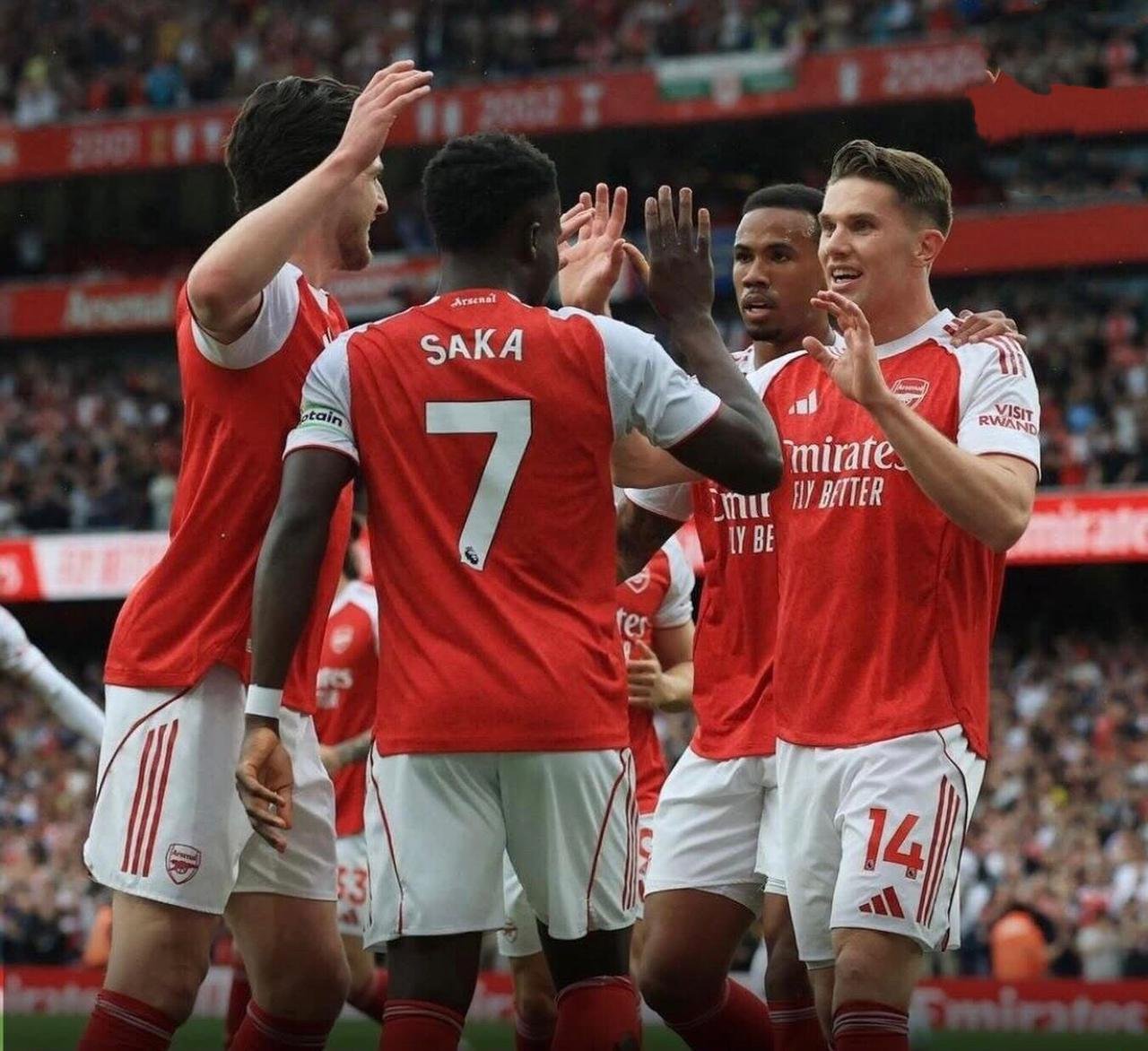 ARSENAL VOLTA AO TOPO: GUNNERS CONQUISTAM A PREMIER LEAGUE APÓS 22 ANOS DE ESPERA
