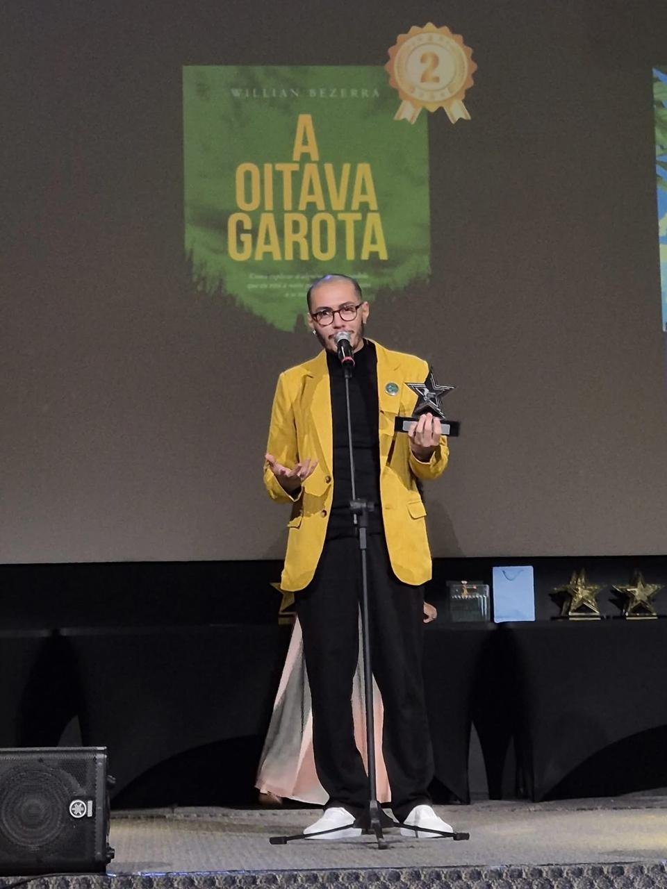 ENTREVISTA: “ESSE PRÊMIO REPRESENTA PERSISTÊNCIA”, DIZ ESCRITOR BRASILEIRO WILLIAN BEZERRA APÓS CONQUISTAR 2.º LUGAR NO PRÊMIO ECOS DA LITERATURA