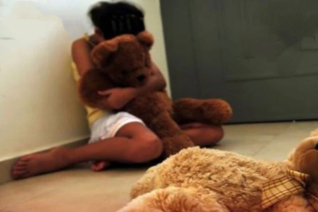HOMEM É CONDENADO A 210 ANOS DE PRISÃO POR ABUSAR DA PRÓPRIA FILHA DURANTE TRÊS ANOS NO BRASIL