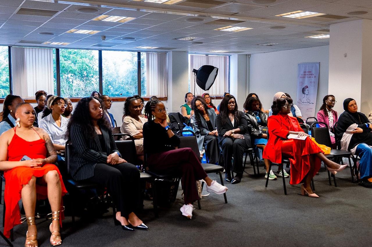 Evento “Mesa das Poderosas” emociona público em Londres com edição dedicada às mães