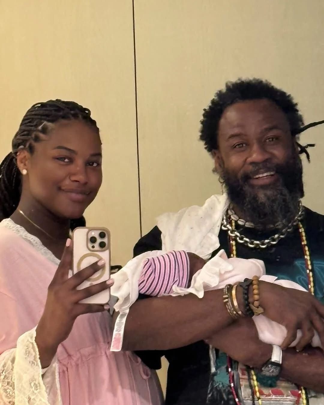 Shaniya Messami nos braços do pai: Nzamba Nkunku Mpentelo Messami emociona fãs em Portugal